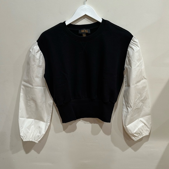 Truth Tops - Women’s Truth by Republic Sweatshirt with Contrasting Blouse Sleeves Crew Black